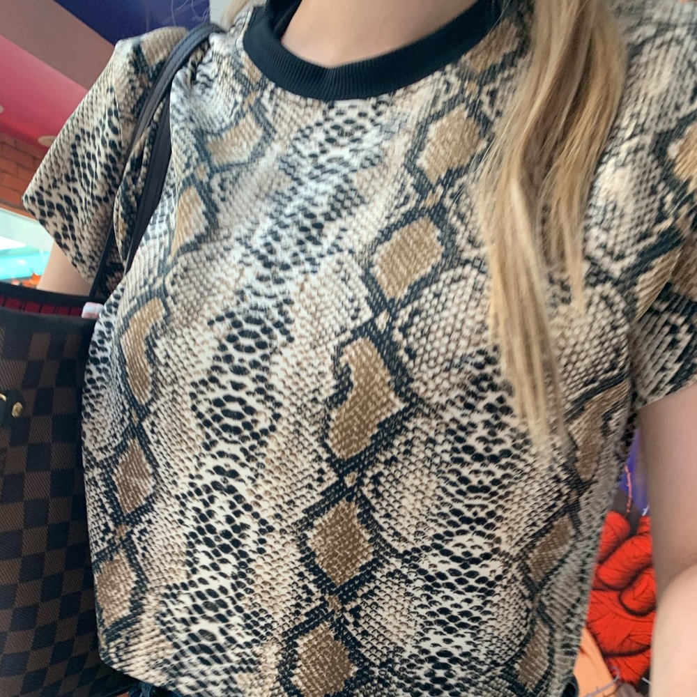 Meet your Posher, Corrina open to offers 😃😃😃